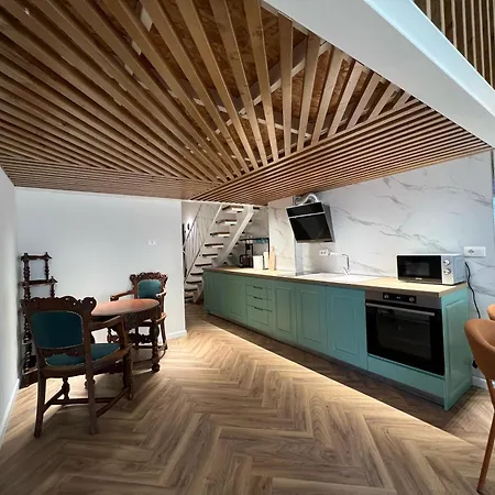 Dennys Center Duplex טיראנה