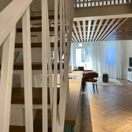 Dennys Center Duplex