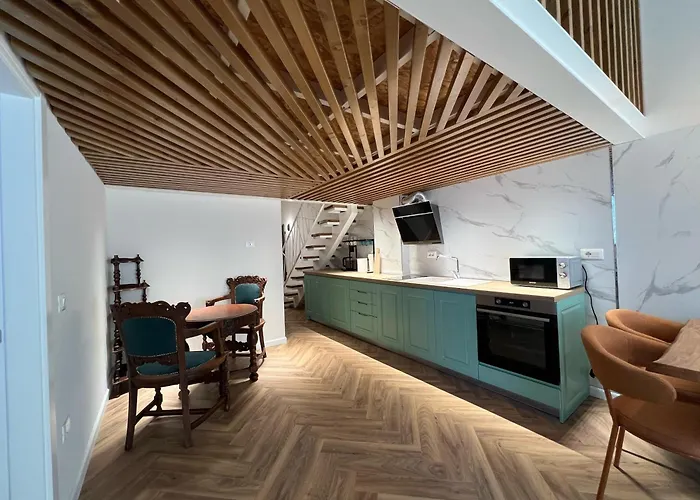 Dennys Center Duplex טיראנה